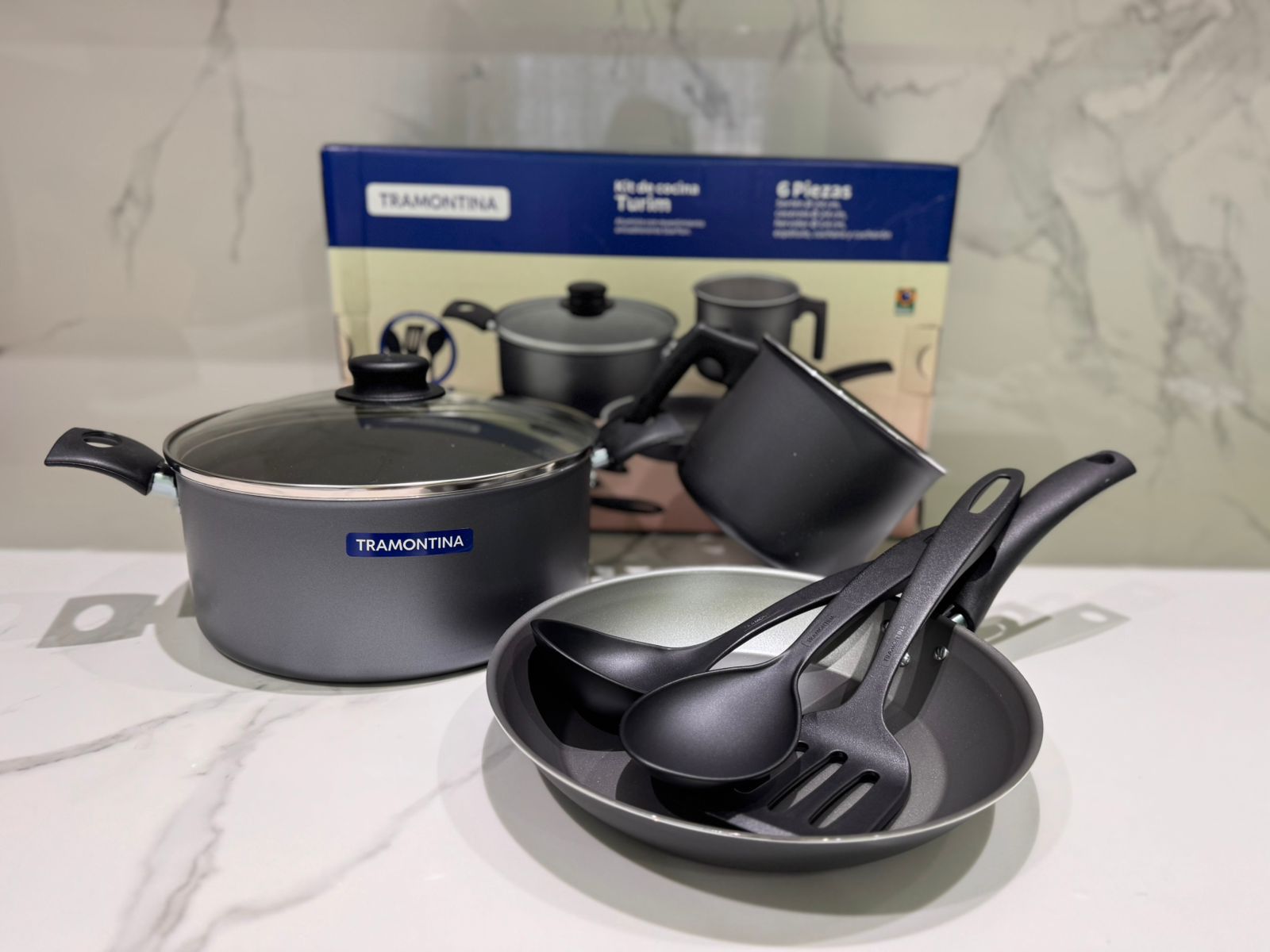 Batería de ollas Tramontina 7 piezas turim + tupper + 2 utensilios